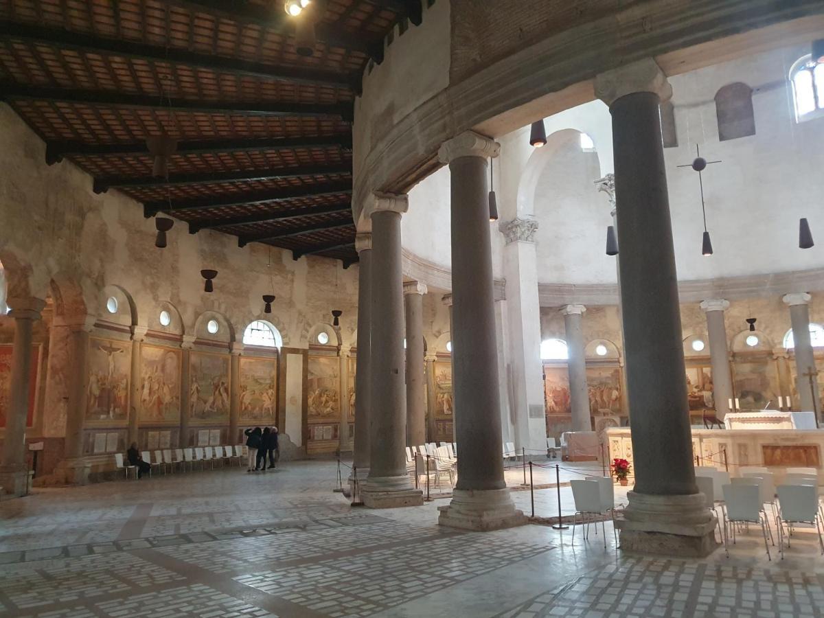 Mini Appartamento Colosseo Rzym Zewnętrze zdjęcie